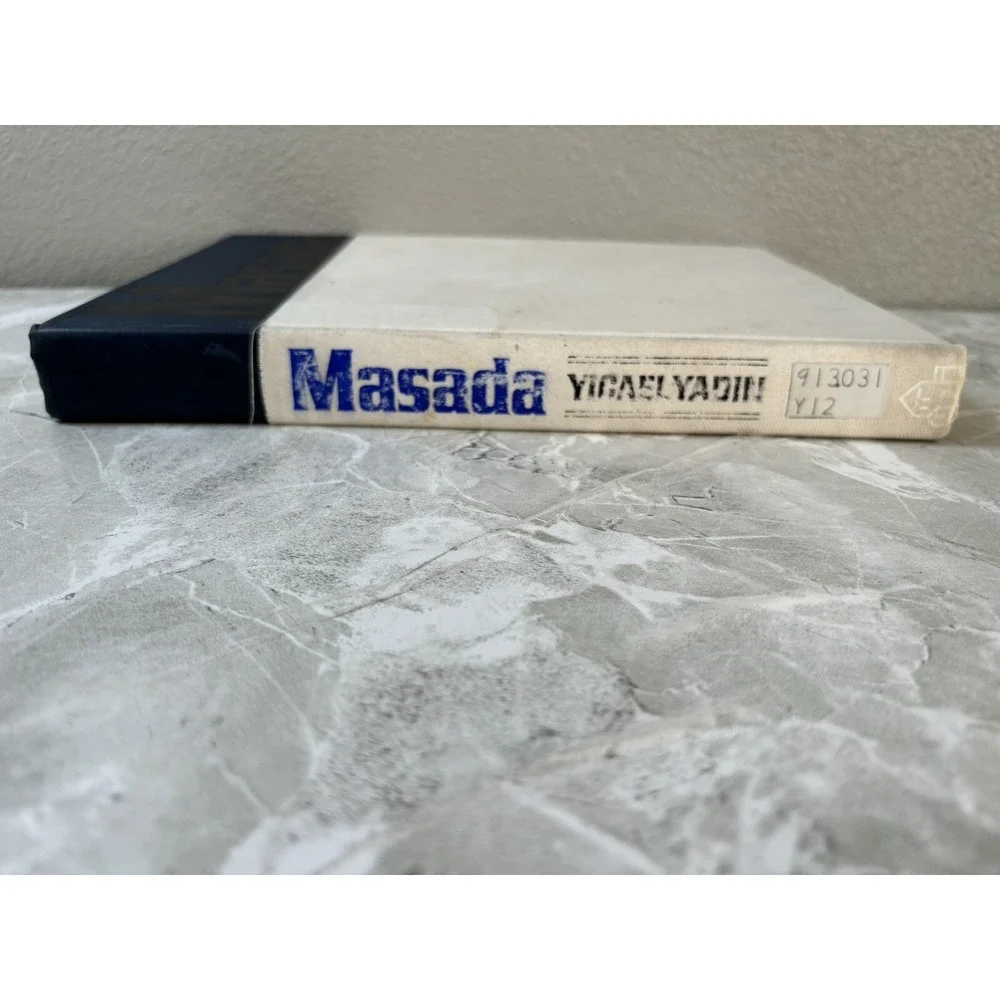 Masada : Herod's Fortress and the‎ Zealot's Last Stand by Yigael Yadin 1966